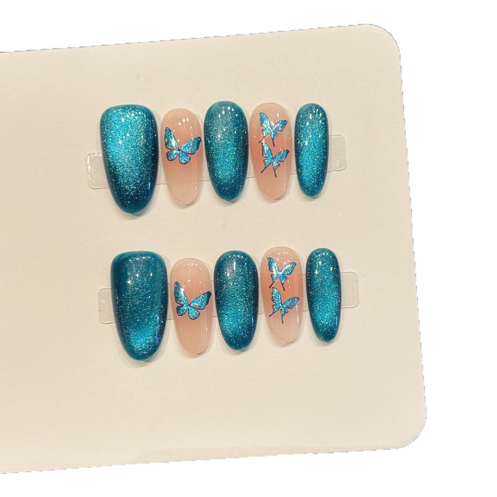Dekoratives Press-On Nagelkunst Set mit glitzernden Schmetterlingsakzenten