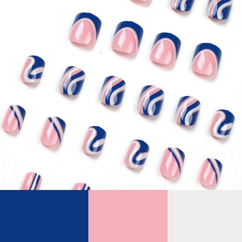 Kreative Nailart mit  abstrakten Designs Karnz
