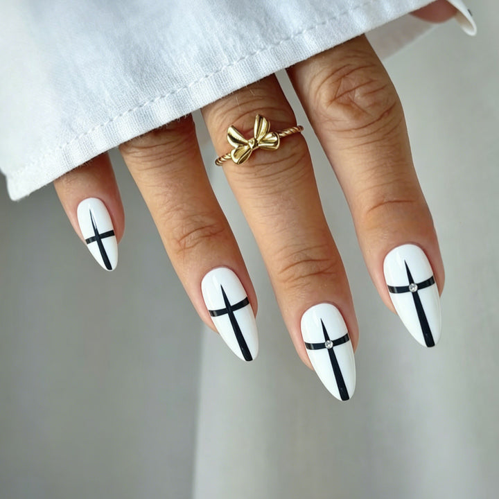 Kunstnägel mit Elegantem Geometrischen Design Karnz
