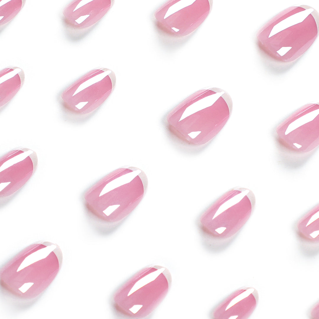 Exklusive Nagelkunst mit elegantem French-Tip Karnz