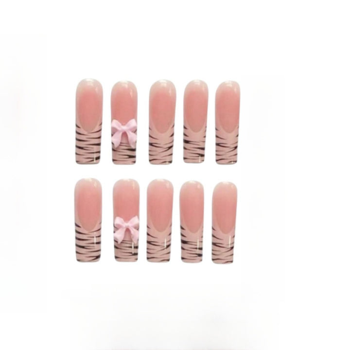 Künstlerische Zebra-Print-Nagelerweiterungen Karnz