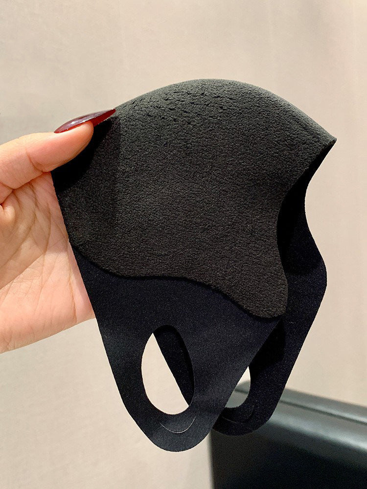 Ultra-weiche fleecegefütterte konturierte Gesichtsmaske mit atmungsaktiven Ohrschlaufen Karnz