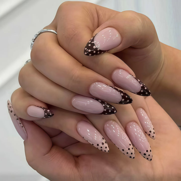 Elegante modische Nagelkunst Karnz