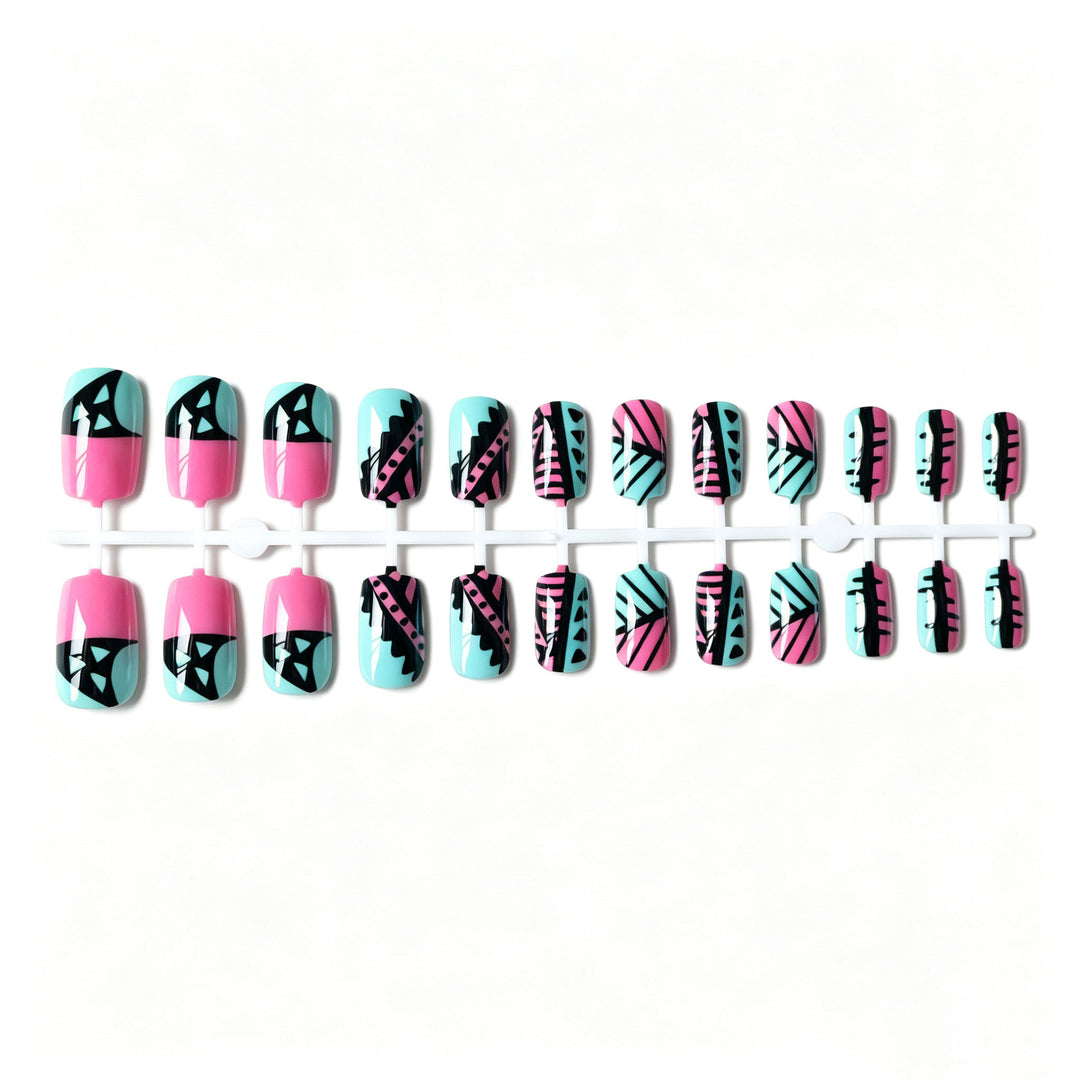 Künstlerische geometrische Nail Art