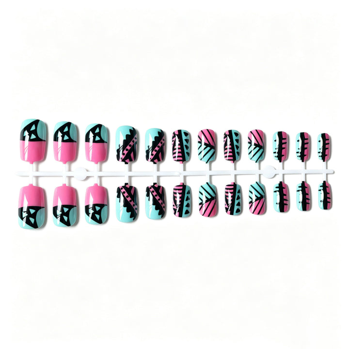 Künstlerische geometrische Nail Art
