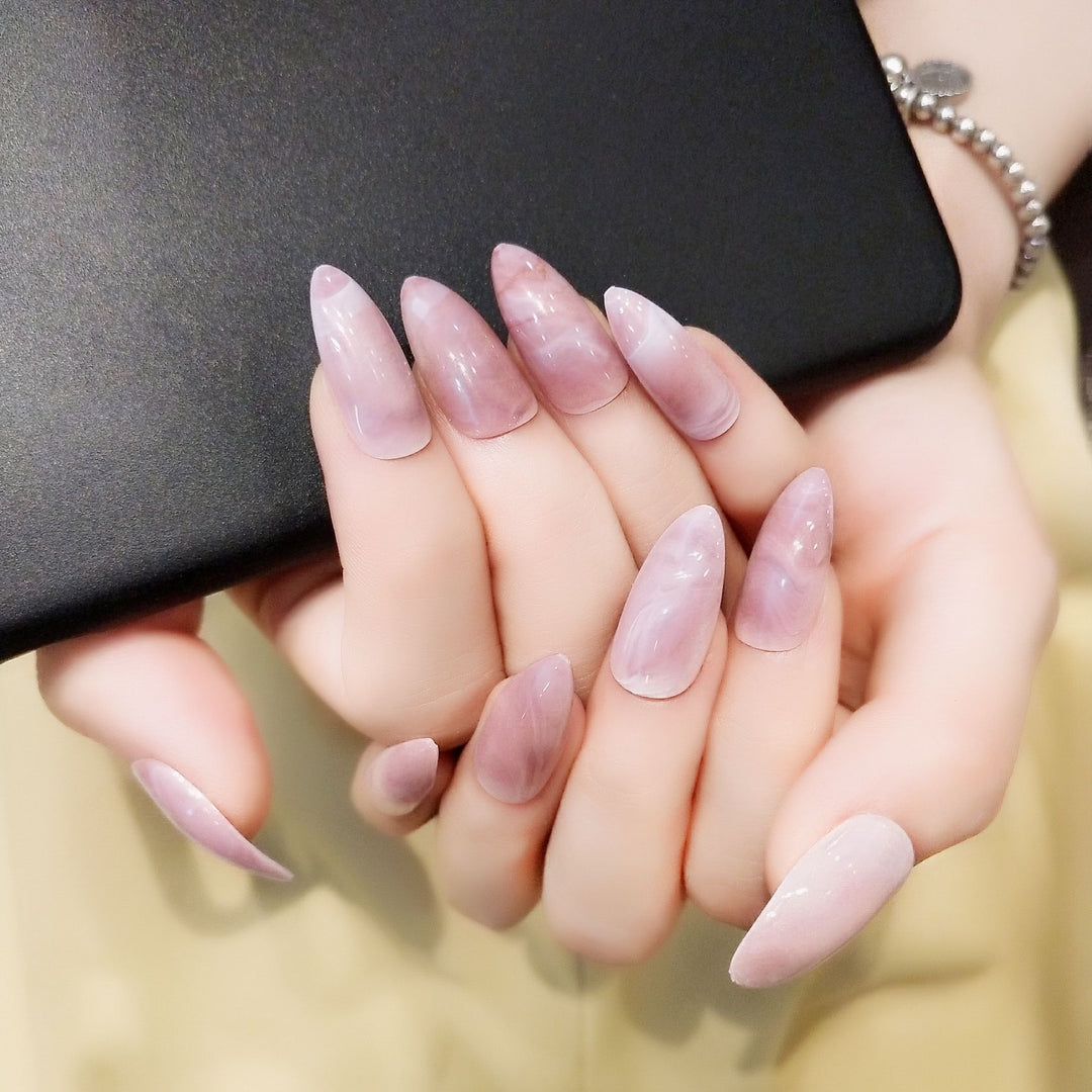 Elegante Marmor-Effekt Press-On Nagelspitzen Karnz