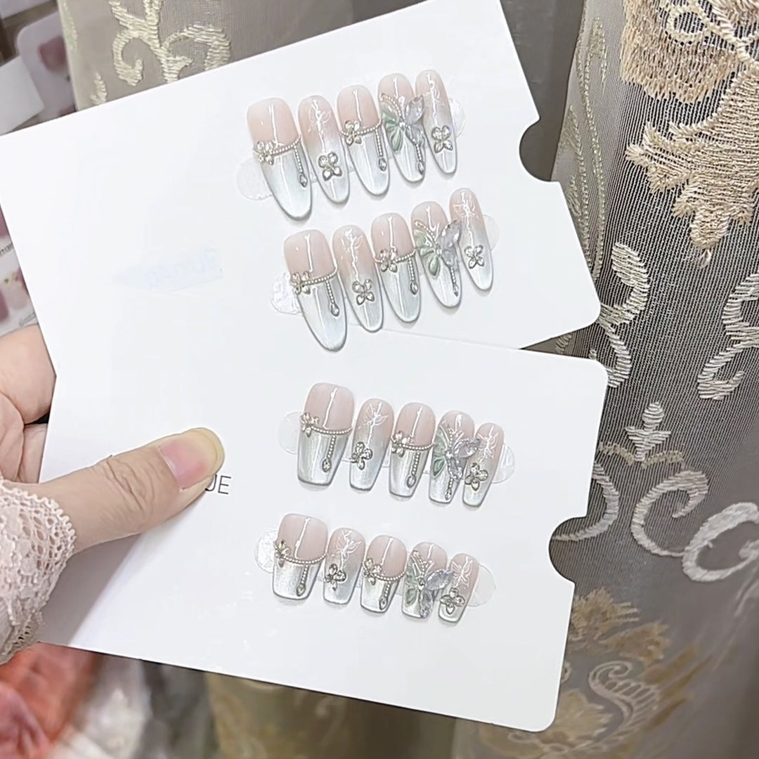Elegantes Dekoratives Press-On Nail Art Set Karnz
