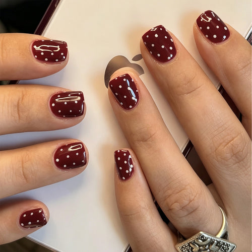 Kreative Nagelkunst mit Punkten Karnz