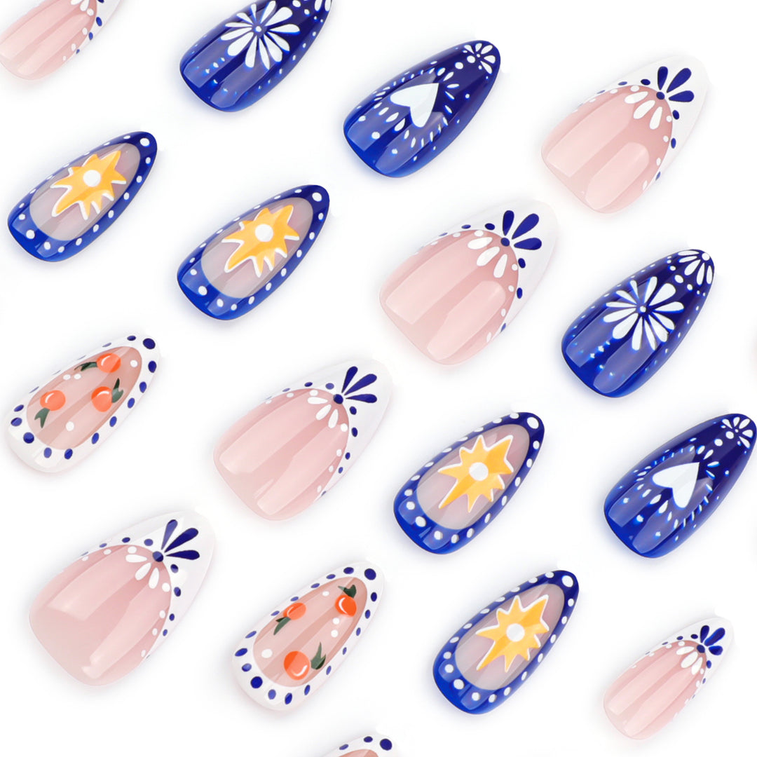 Kunstvolle Nagelkunst mit tropischen Motiven Karnz