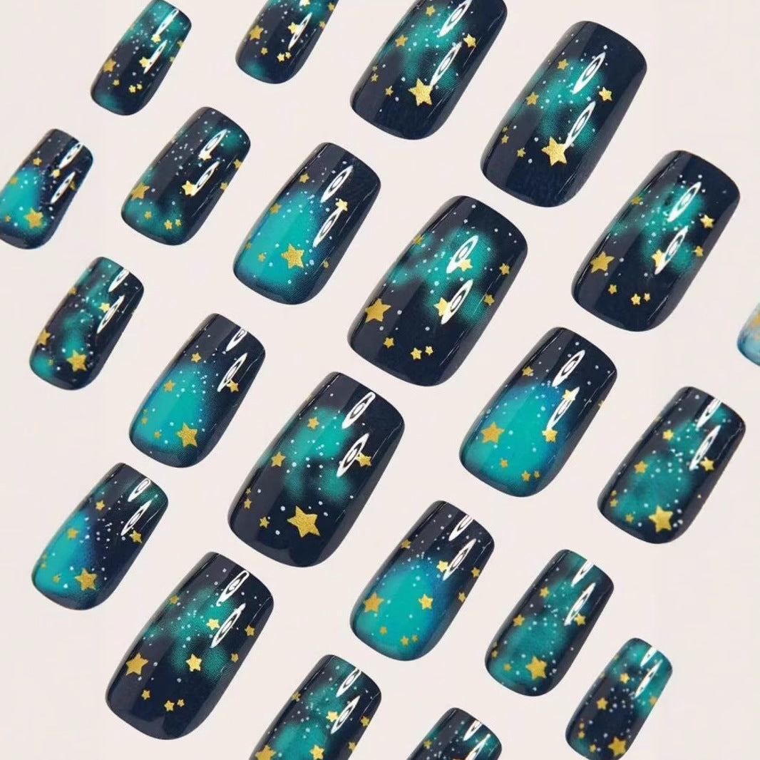 Glitternde Nagellack mit Sternenakzenten Karnz