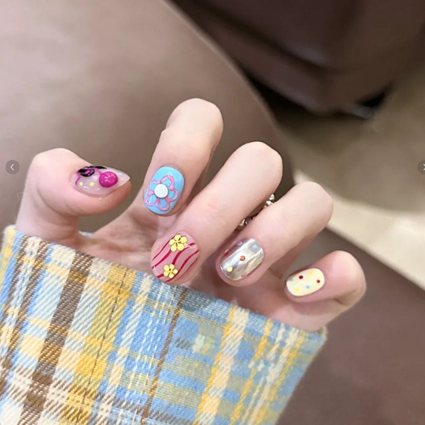 Themen Press-On Nagelkunstset mit Hello Kitty Designs Karnz