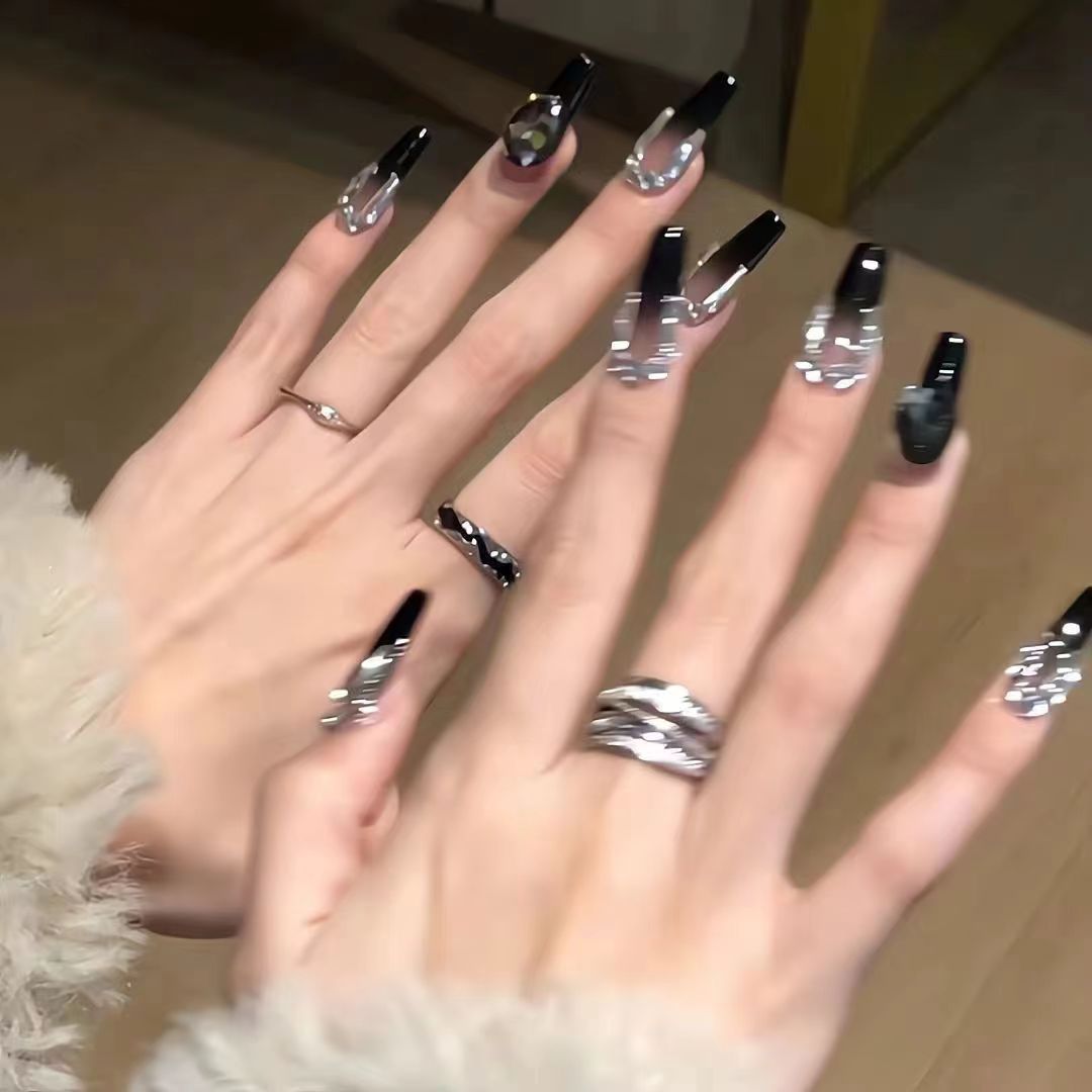Premium Glitzernde Press-On Nagelerweiterungen Karnz