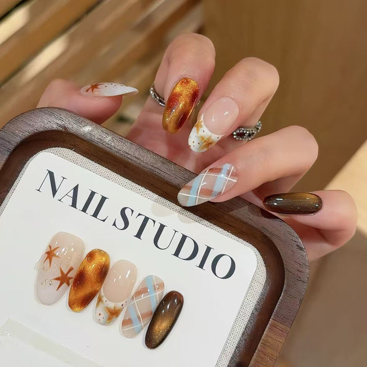 Dekorative Nagelkunst Karnz