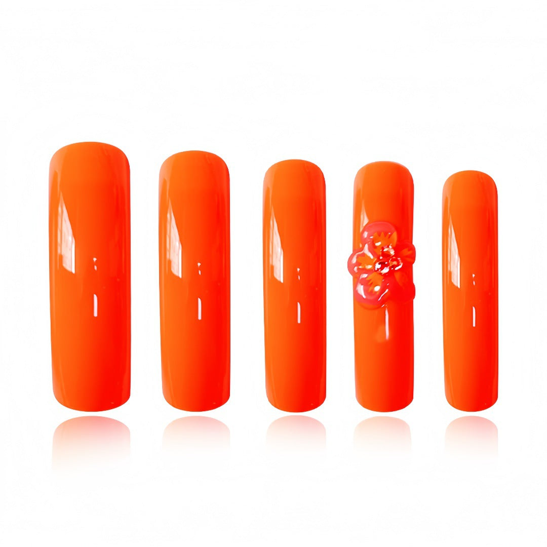 Glamouröse Press-On Nagelverlängerungen mit künstlerischem Blumendesign Karnz
