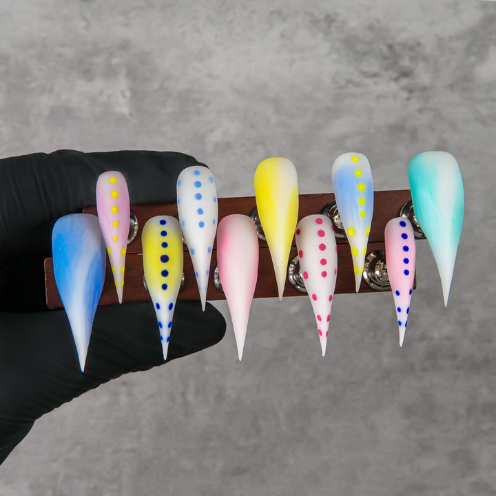 Künstlerisches Stiletto Press-On Nageldesign Set