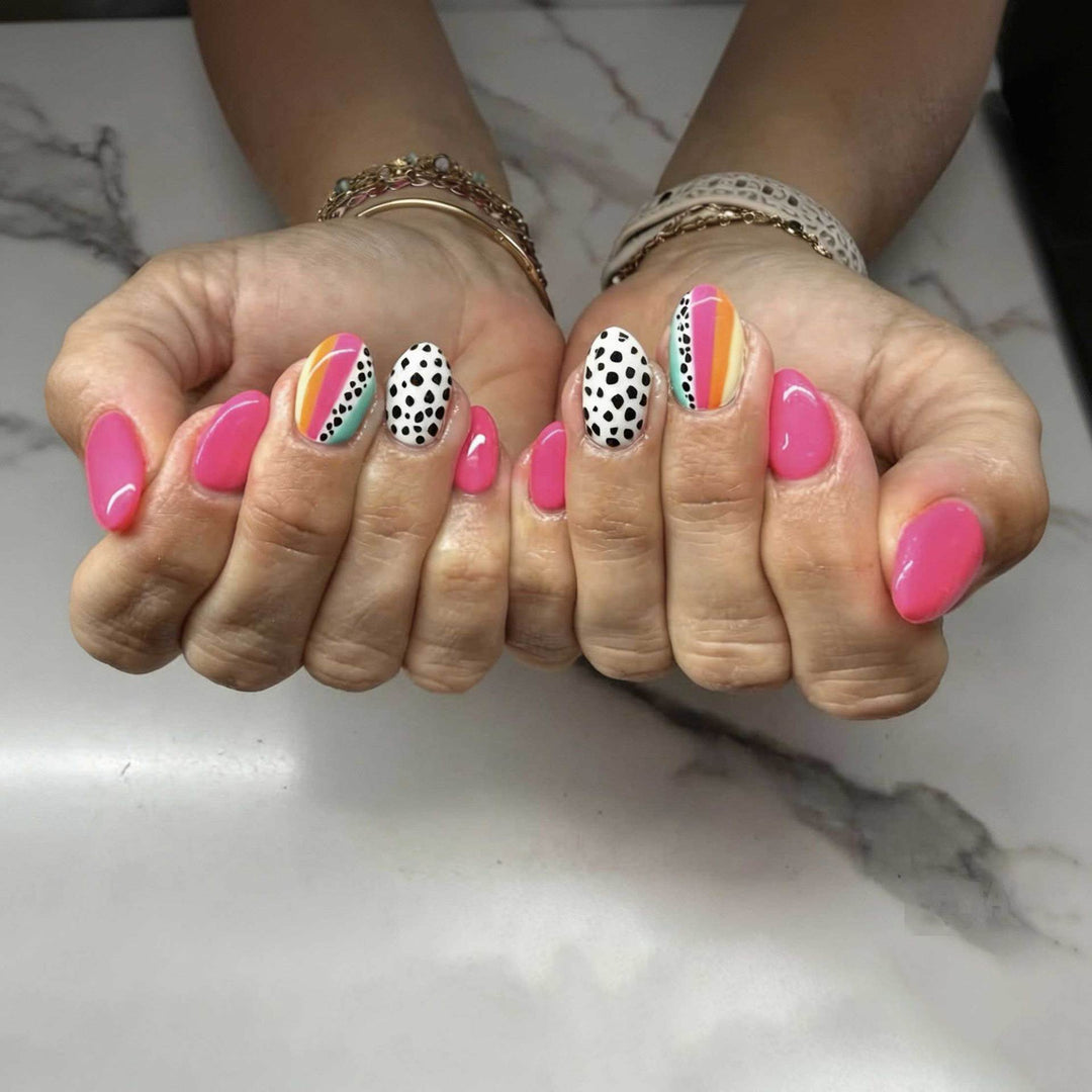 Kreative Abstrakte Nagelkunst