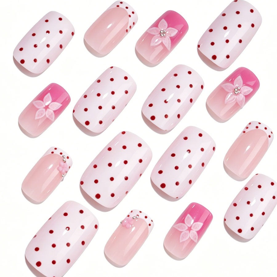 Kunstnagelset mit romantischem Blumen-Design Karnz