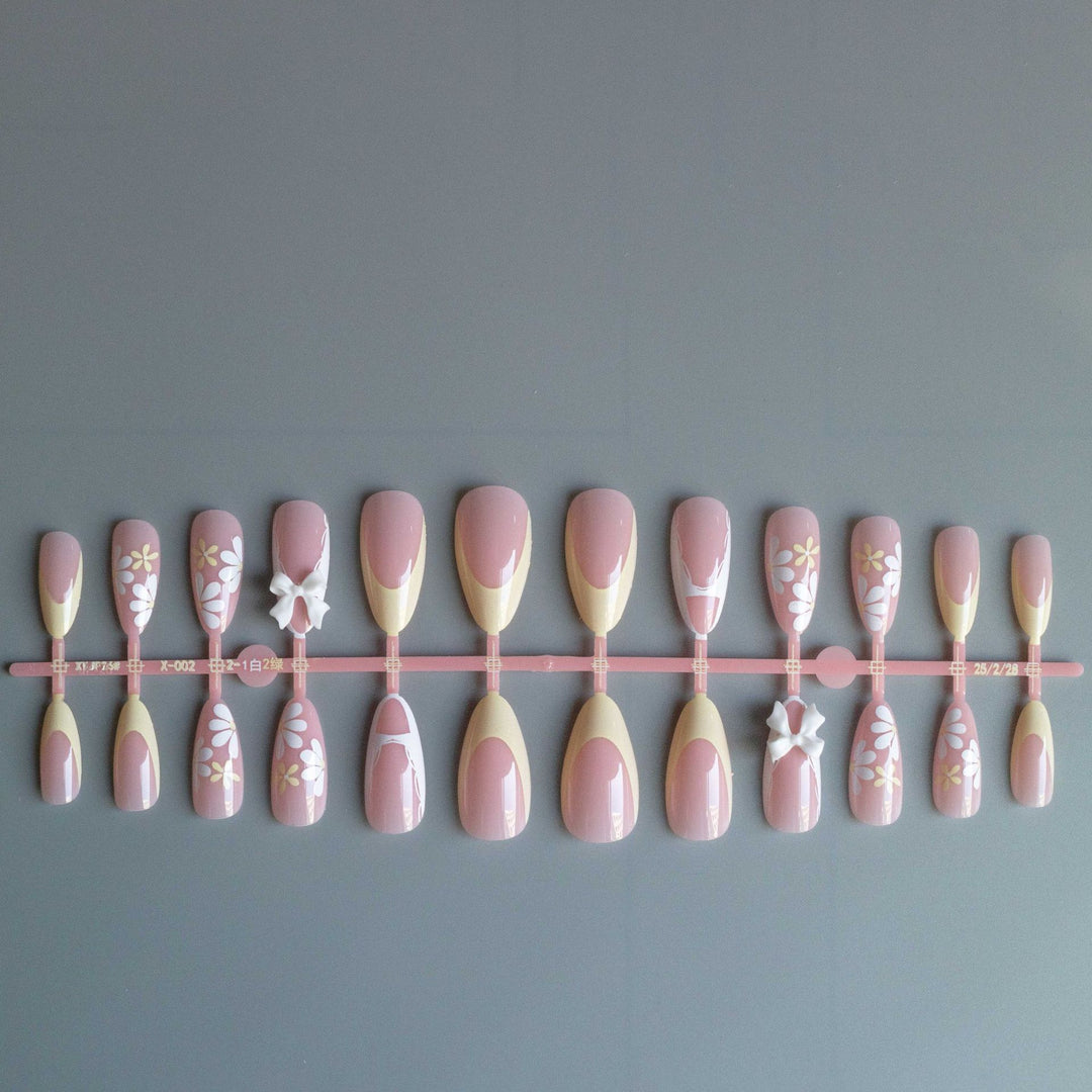Dekoratives Blumennagelkunst-Designset