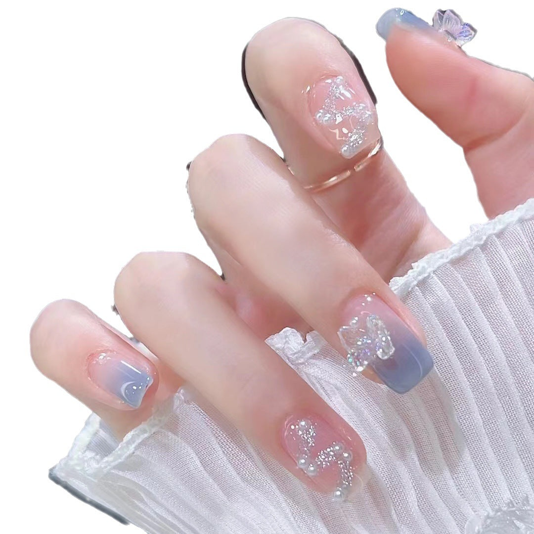 Blumeninspiriertes elegantes Nageldesign zum Aufkleben Karnz