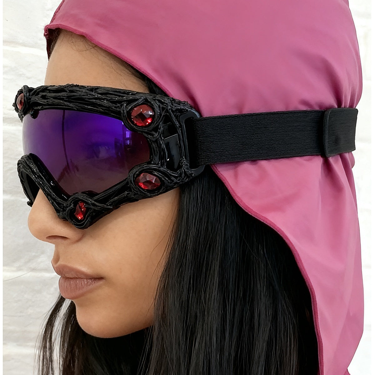 Damen Skibrille im futuristischen Design mit dekorativen Details Karnz