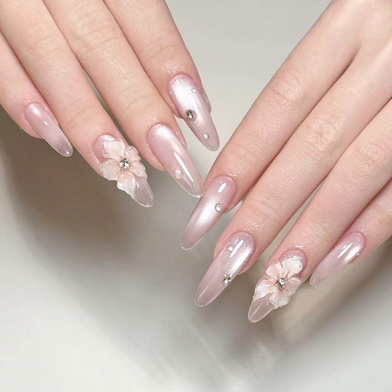 Dekorative Press-On Nagelkunst mit Schleifen- und Edelsteinakzenten Karnz