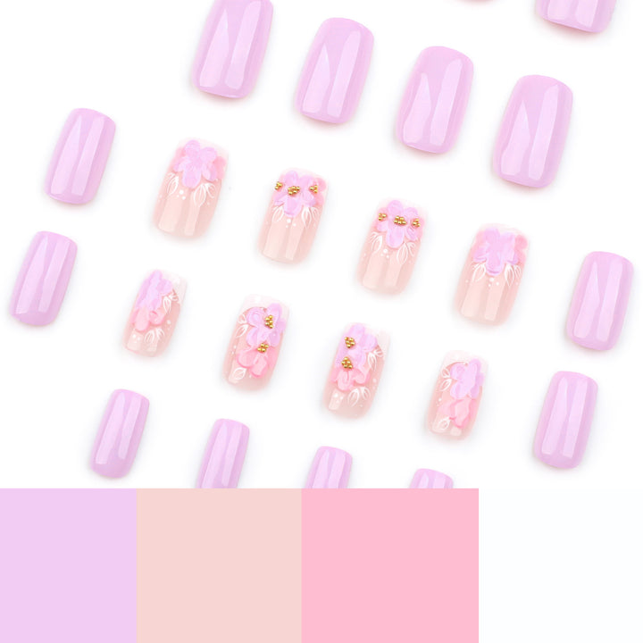Kunstvolle Nagelverlängerungen mit floralem Design Karnz