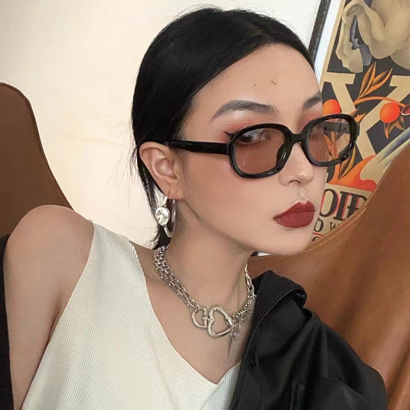 Damen stilvolle Sonnenbrille im modernen Ovaldesign Karnz