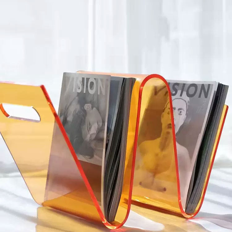 Moderner geometrischer Zeitschriftenhalter