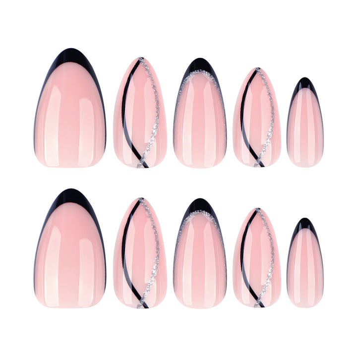 Glamouröse Nagelverlängerungen mit elegantem Spitzen-Design Karnz