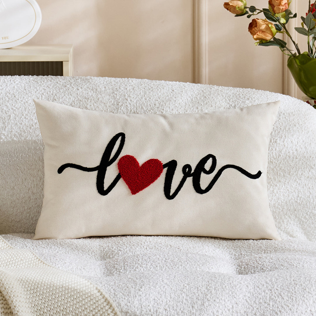 Bestickte Script Love Kissenbezug mit tufted Herz