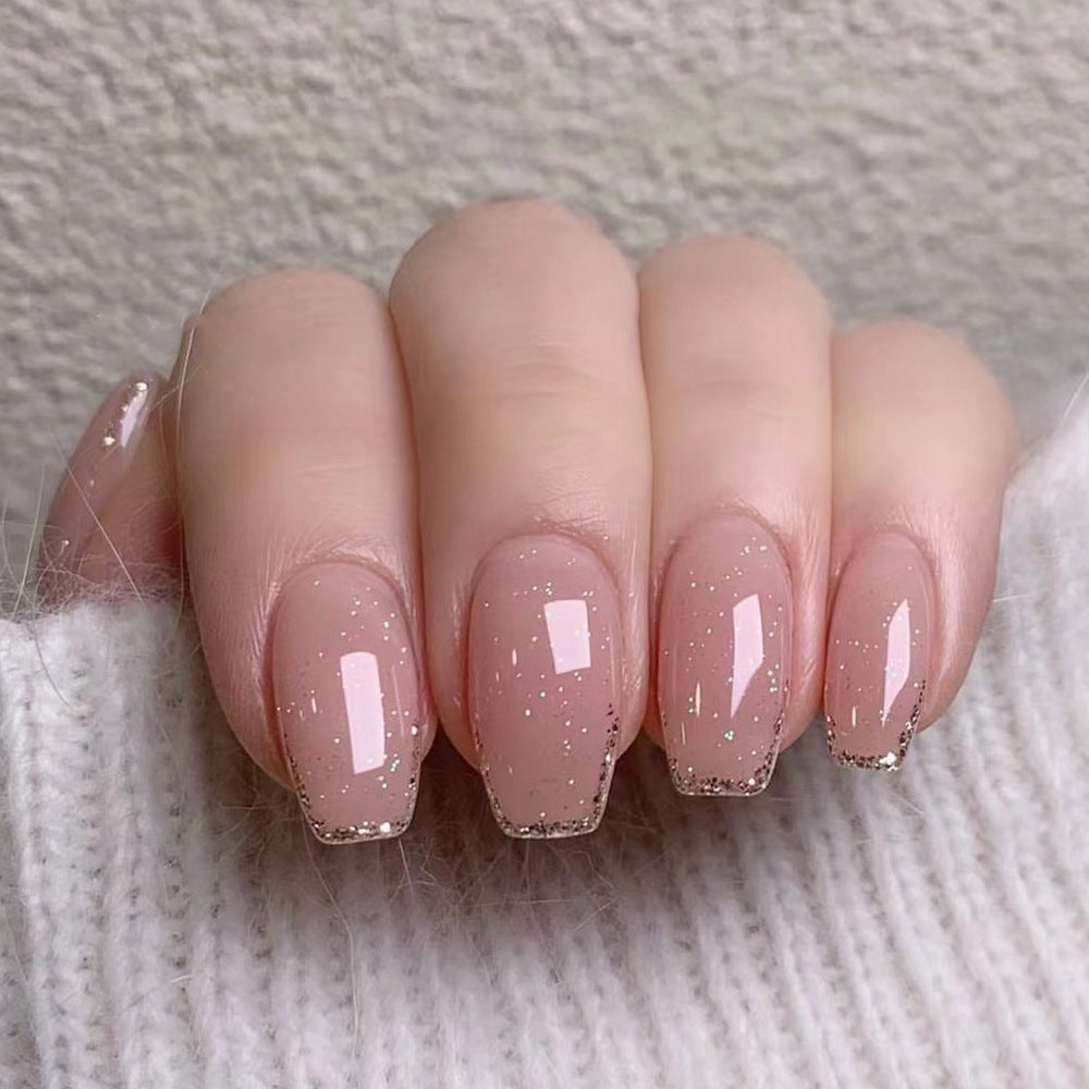 Kunstvolle Nagelverlängerungen mit elegantem Glitzer-Finish Karnz