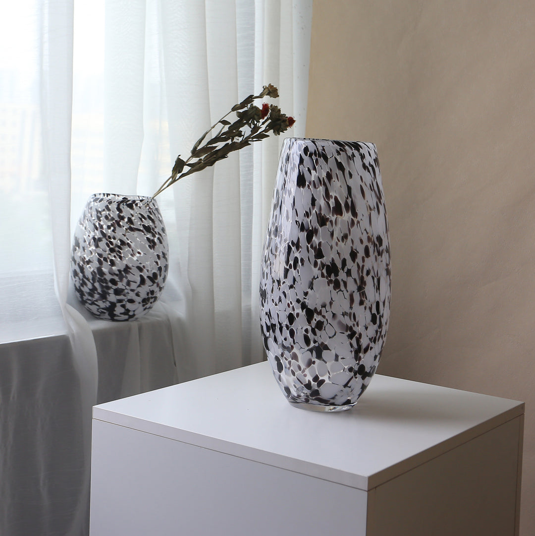 Mouthblown gesprenkeltes Kunstglas-Vasenpaar mit skulpturalen hohen und kurzen Silhouetten Karnz