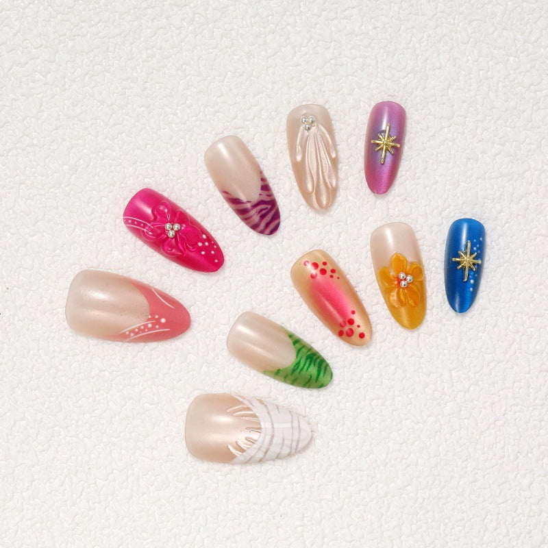 Kunstnagel-Set mit floralen und glitzernden Akzenten Karnz