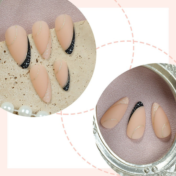 Kunstnagelset mit Eleganten Gold- und Silberakzenten Karnz