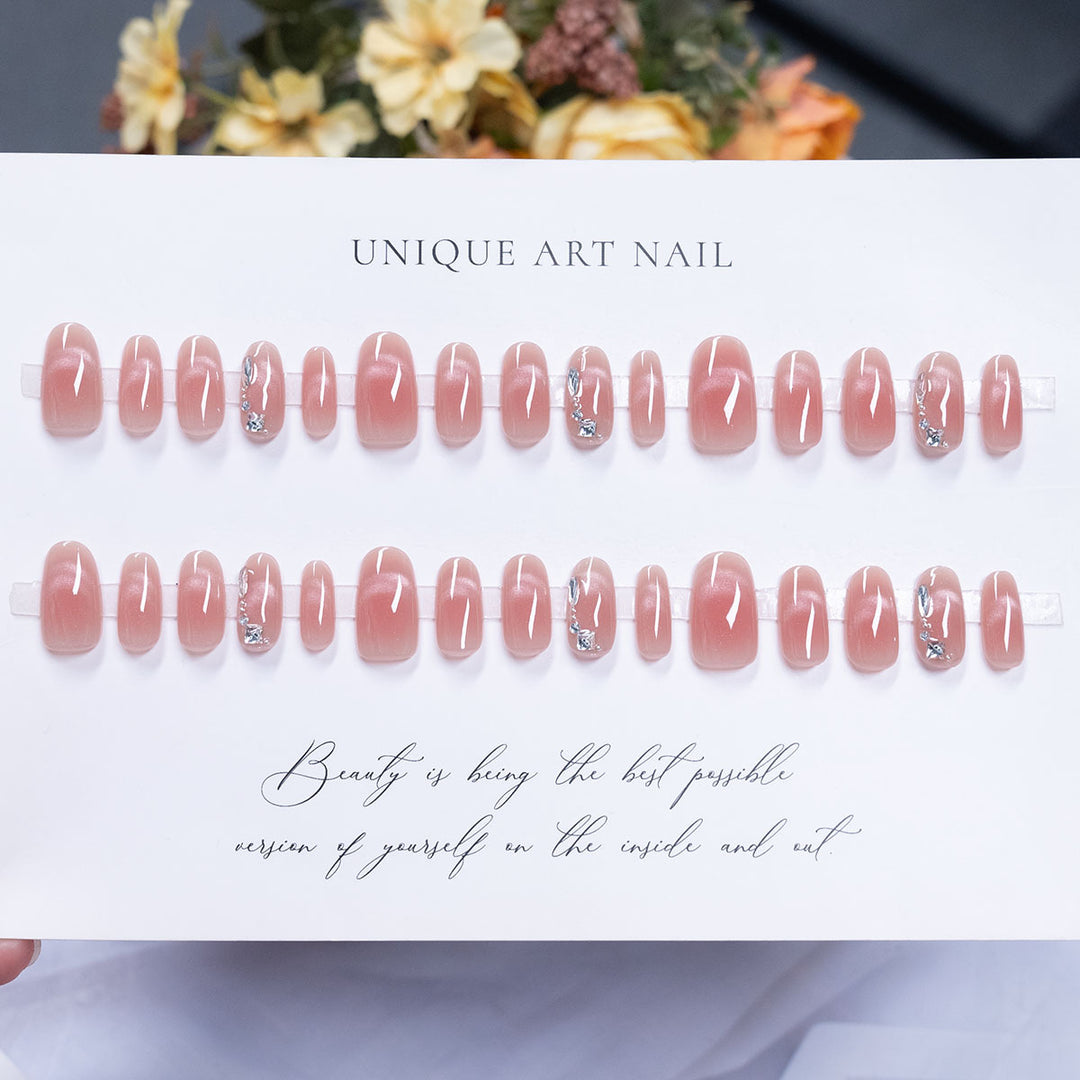 Elegantes mit Kristallen verziertes Press-On-Nagelkunst-Set