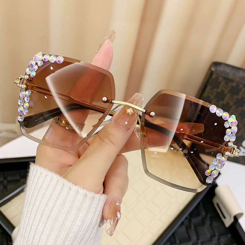Damen Sonnenbrille mit extravagantem Strassrahmen Karnz