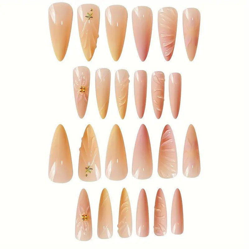 Künstlerische florale 3D-Nagelverzierung Karnz