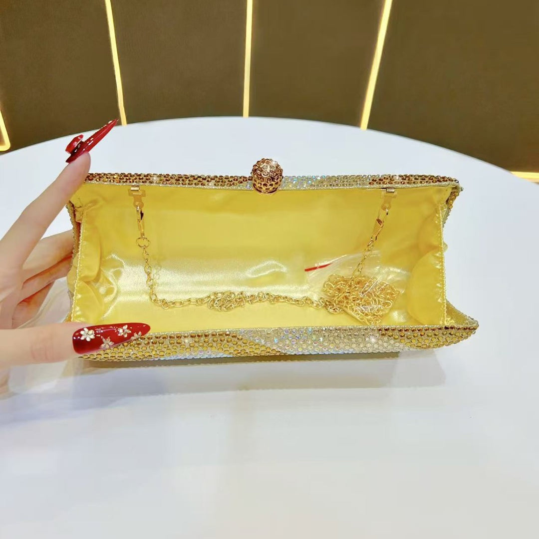 Glamouröse mit Strass besetzte Clutch