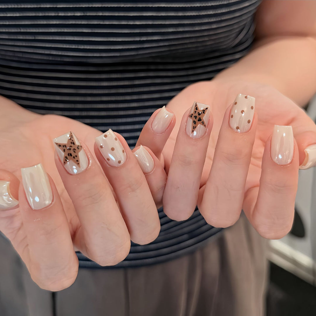 Kunstnagelspitzen mit Trendy Tiermustern Karnz