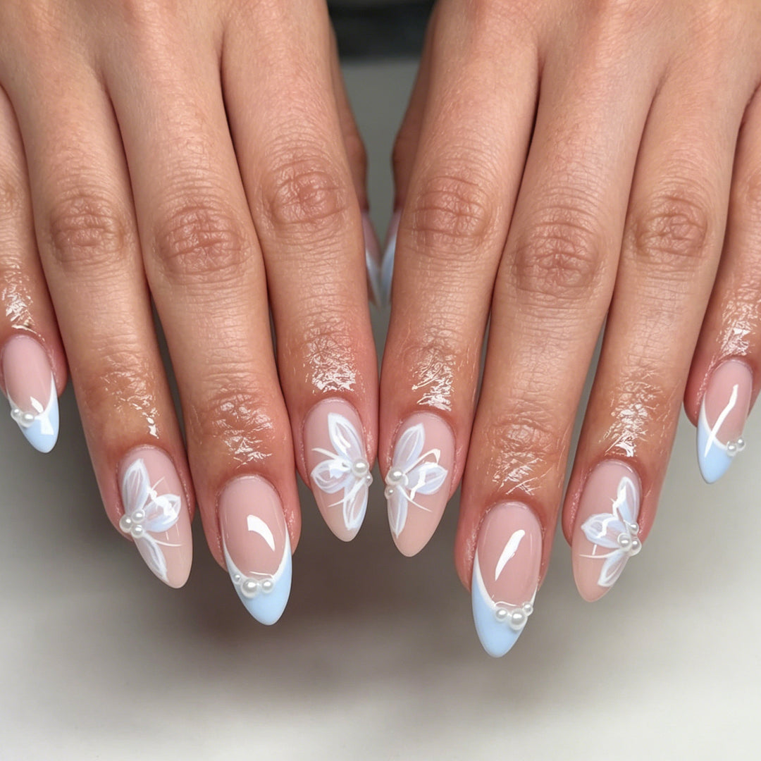 Elegantes florales Design Nagelkunst Karnz