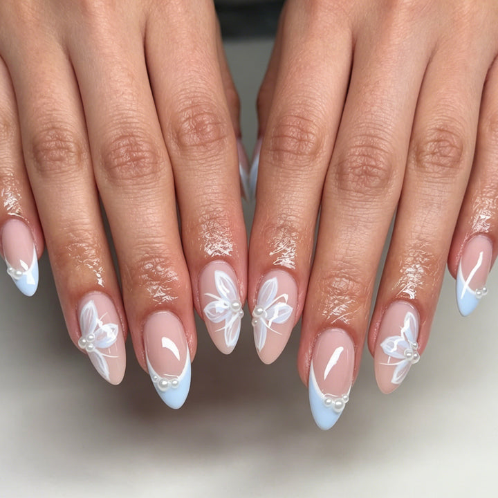 Elegantes florales Design Nagelkunst Karnz