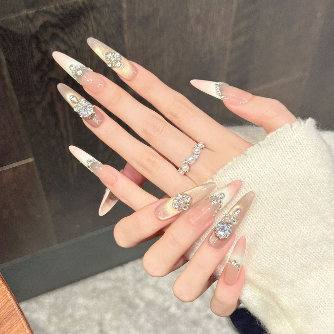 Glamouröse Stiletto Press-On Nagelset mit Strassverzierungen