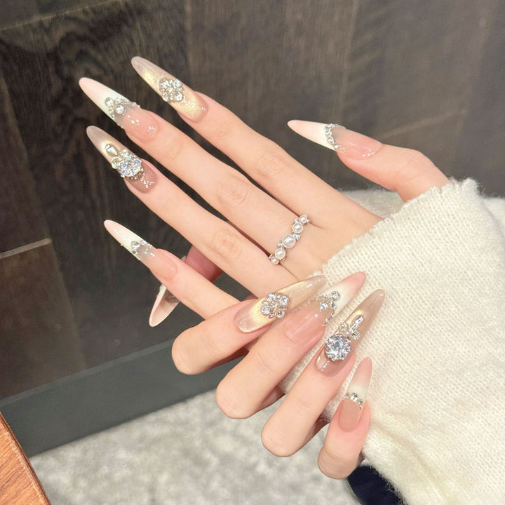 Glamouröse Stiletto Press-On Nagelset mit Strassverzierungen