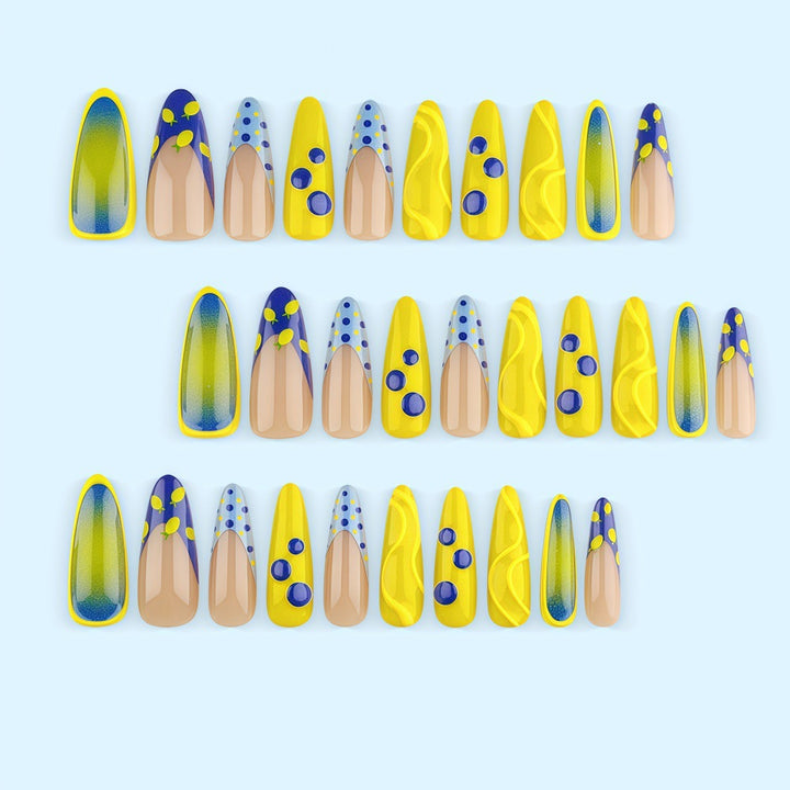 Kreatives Kunstnagel-Set mit bunten und einzigartigen Designs Karnz