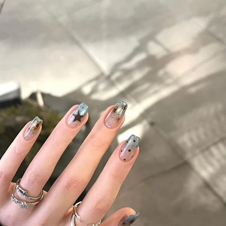 Künstlerische Gel-Nagelerweiterungen