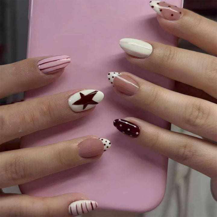 Künstlerisches Press-On-Nagel-Set mit Stern- und abstrakten Designs