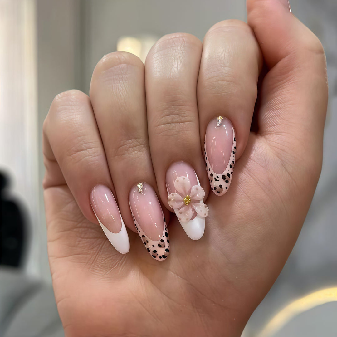 Dekorative Lange Stiletto-Nagelkunst-Verstärkungen Karnz