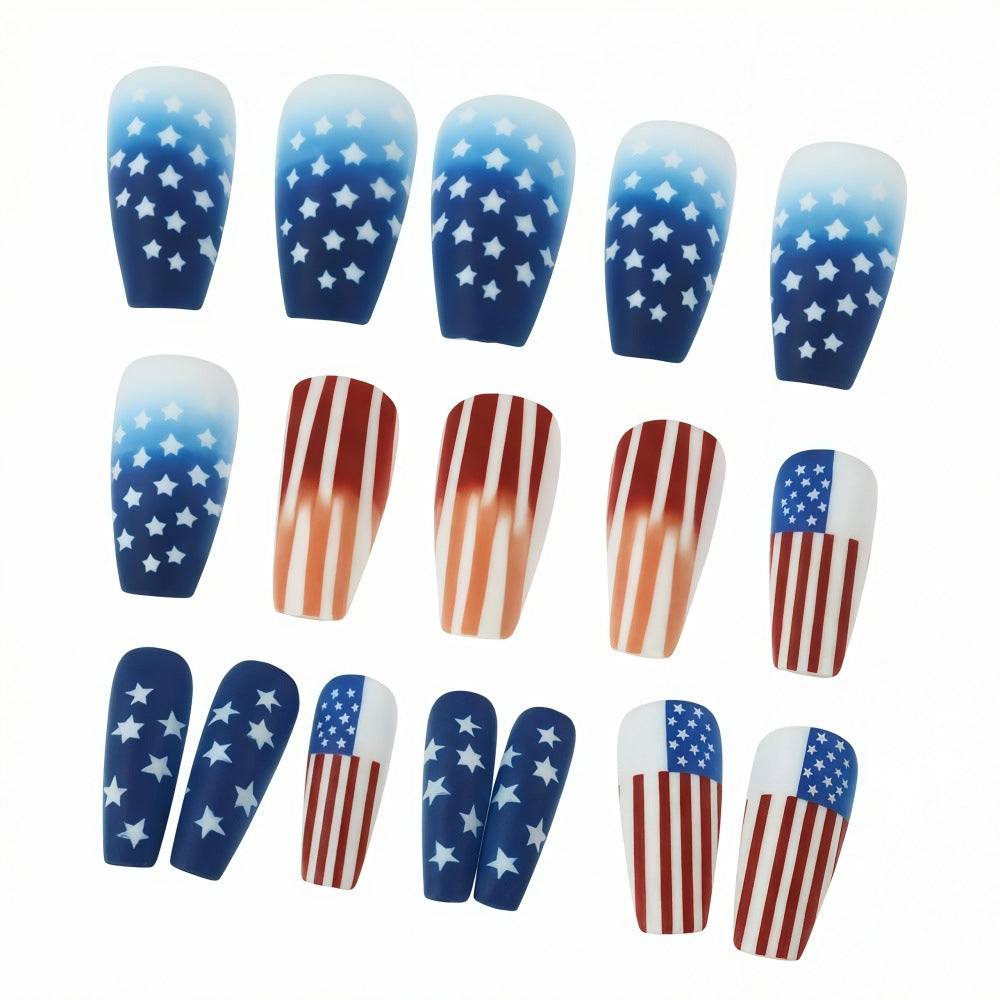 Kunstnägel im patriotischen Design Karnz