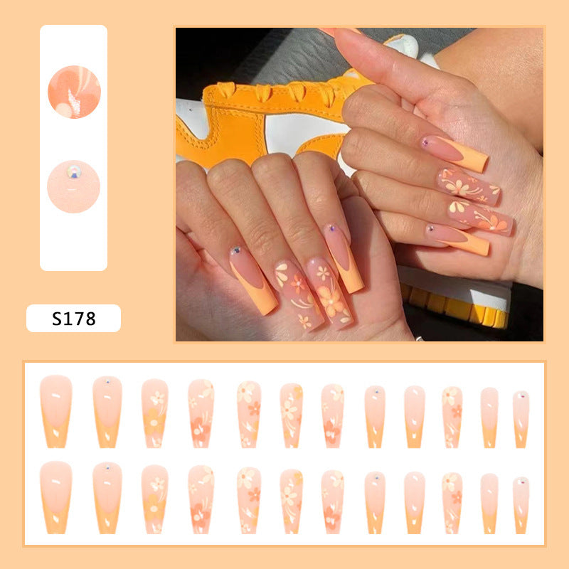 Kunstnagelset mit floralen Acrylverzierungen Karnz