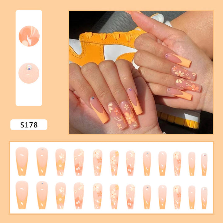 Kunstnagelset mit floralen Acrylverzierungen Karnz